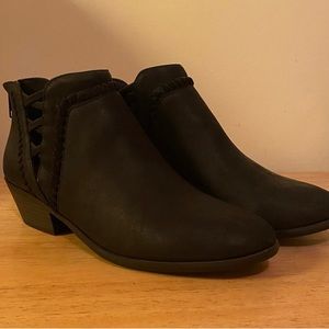 Women’s soda brand black ankle booties size 7